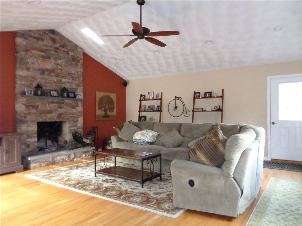 28 Spencer Road Smithfield, RI 02828 - Photo 8 of 16