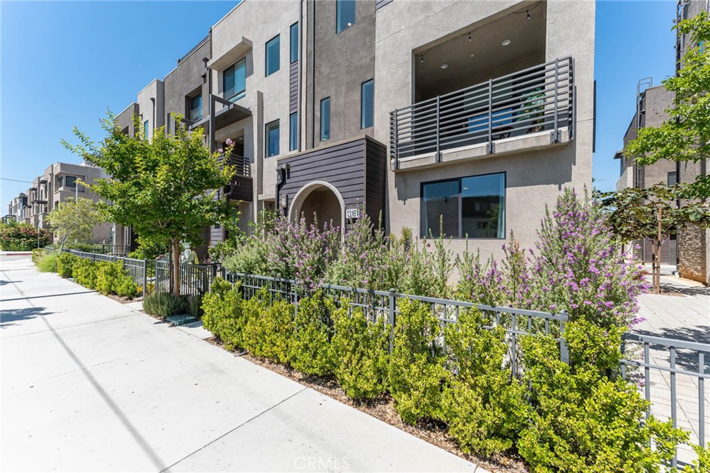 13161 Victory Boulevard Valley Glen, CA 91401 - Photo 2 of 33