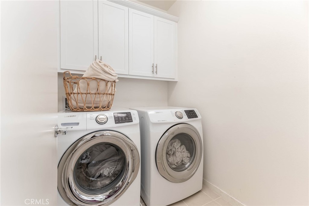 13161 Victory Boulevard Valley Glen, CA 91401 - Photo 25 of 33 a utility room with dryer and washer