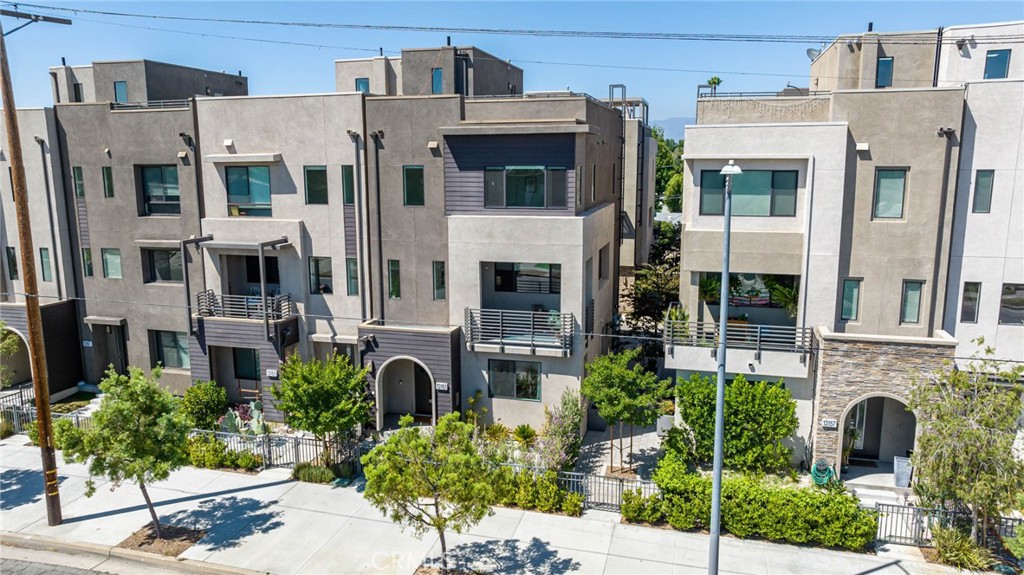 13161 Victory Boulevard Valley Glen, CA 91401 - Photo 30 of 33 a front view of a multi story building