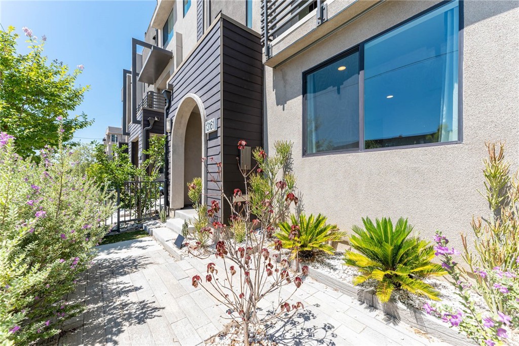 13161 Victory Boulevard Valley Glen, CA 91401 - Photo 4 of 33