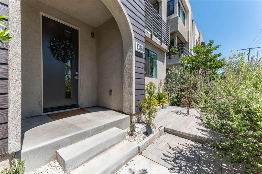 13161 Victory Boulevard Valley Glen, CA 91401 - Photo 5 of 33