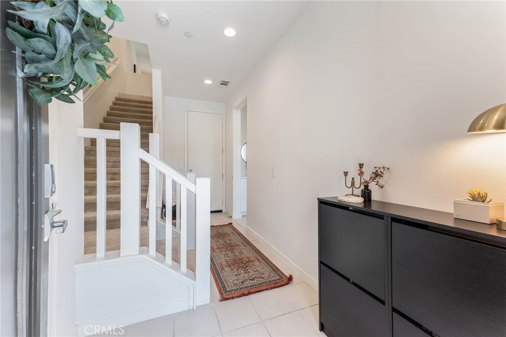 13161 Victory Boulevard Valley Glen, CA 91401 - Photo 6 of 33 a view of entryway