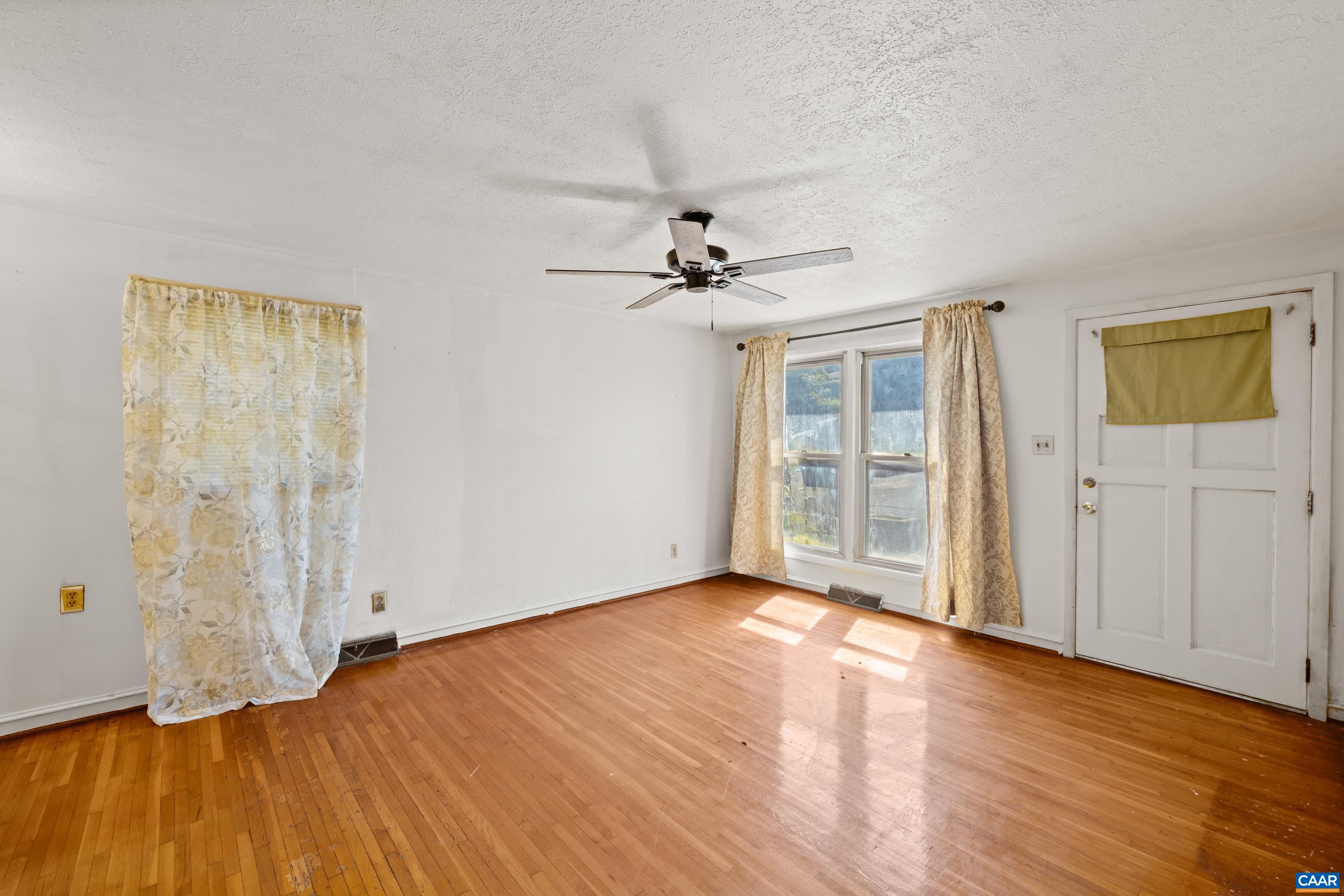 837 Ridge Street Charlottesville, VA 22902 - Photo 7 of 55