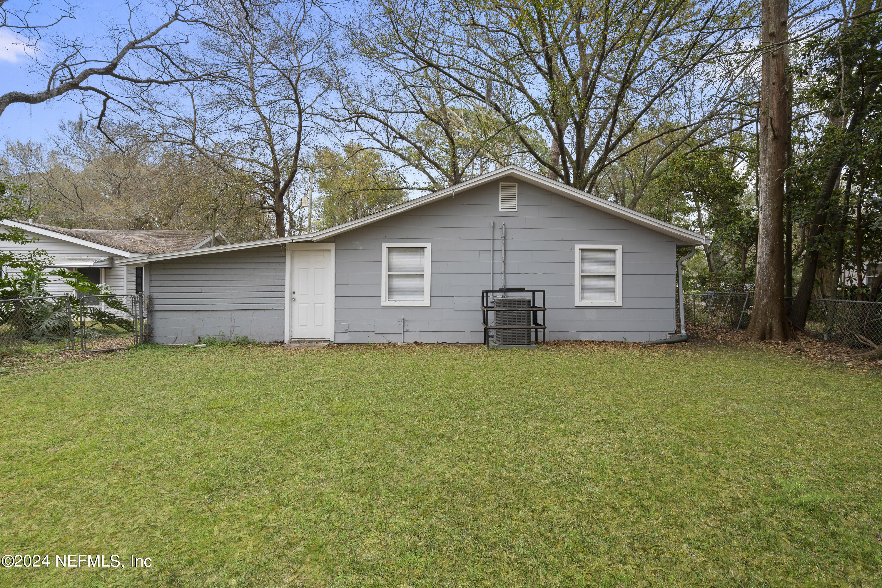 1174 Mohawk Street Jacksonville, FL 32205 - Photo 32 of 33 a front view of house with yard and trees