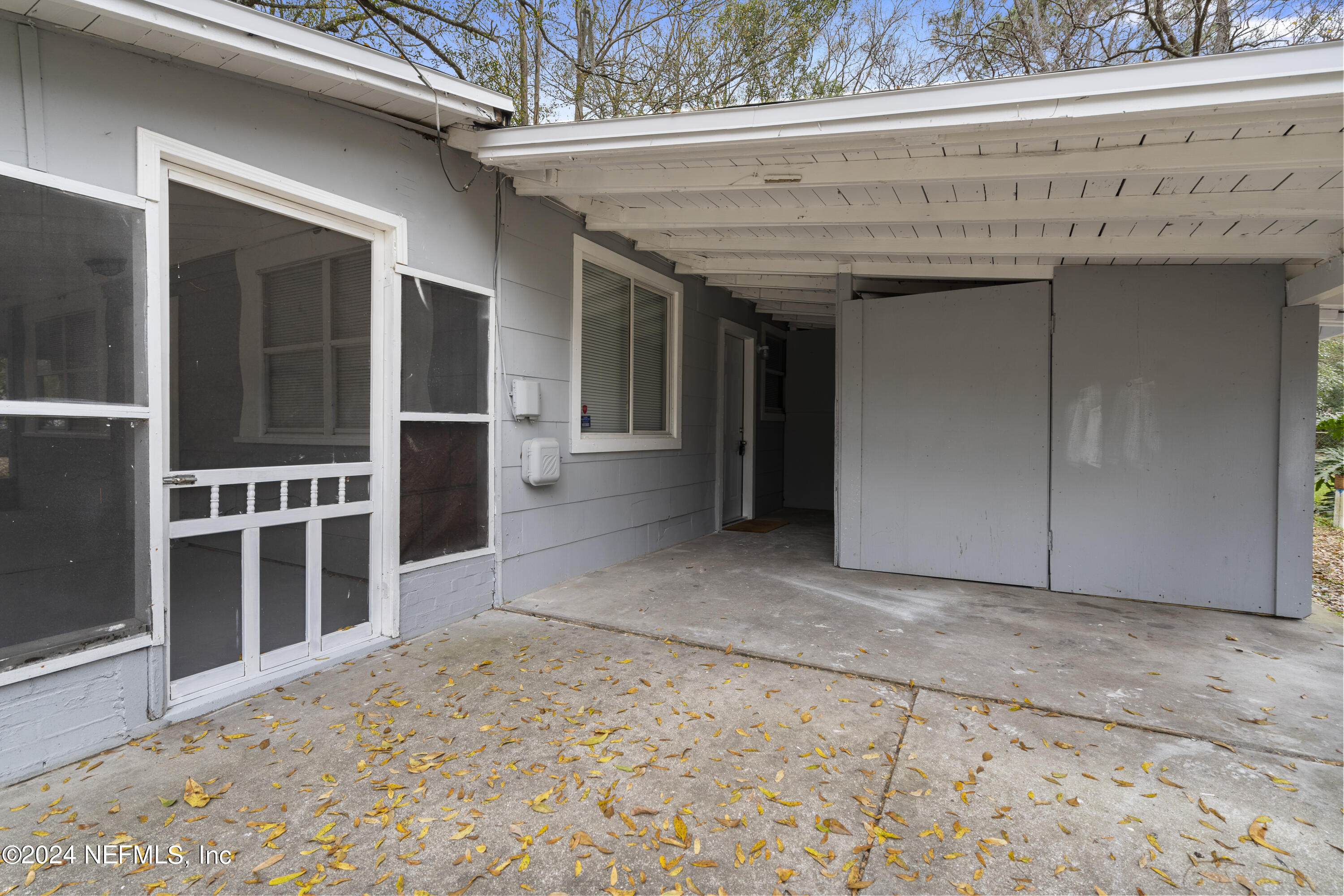 1174 Mohawk Street Jacksonville, FL 32205 - Photo 5 of 33 a view of a porch