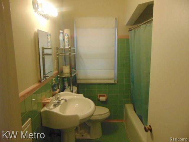 11394 Hemingway Street Redford, MI 48239 - Photo 5 of 12 DSC02521.JPG