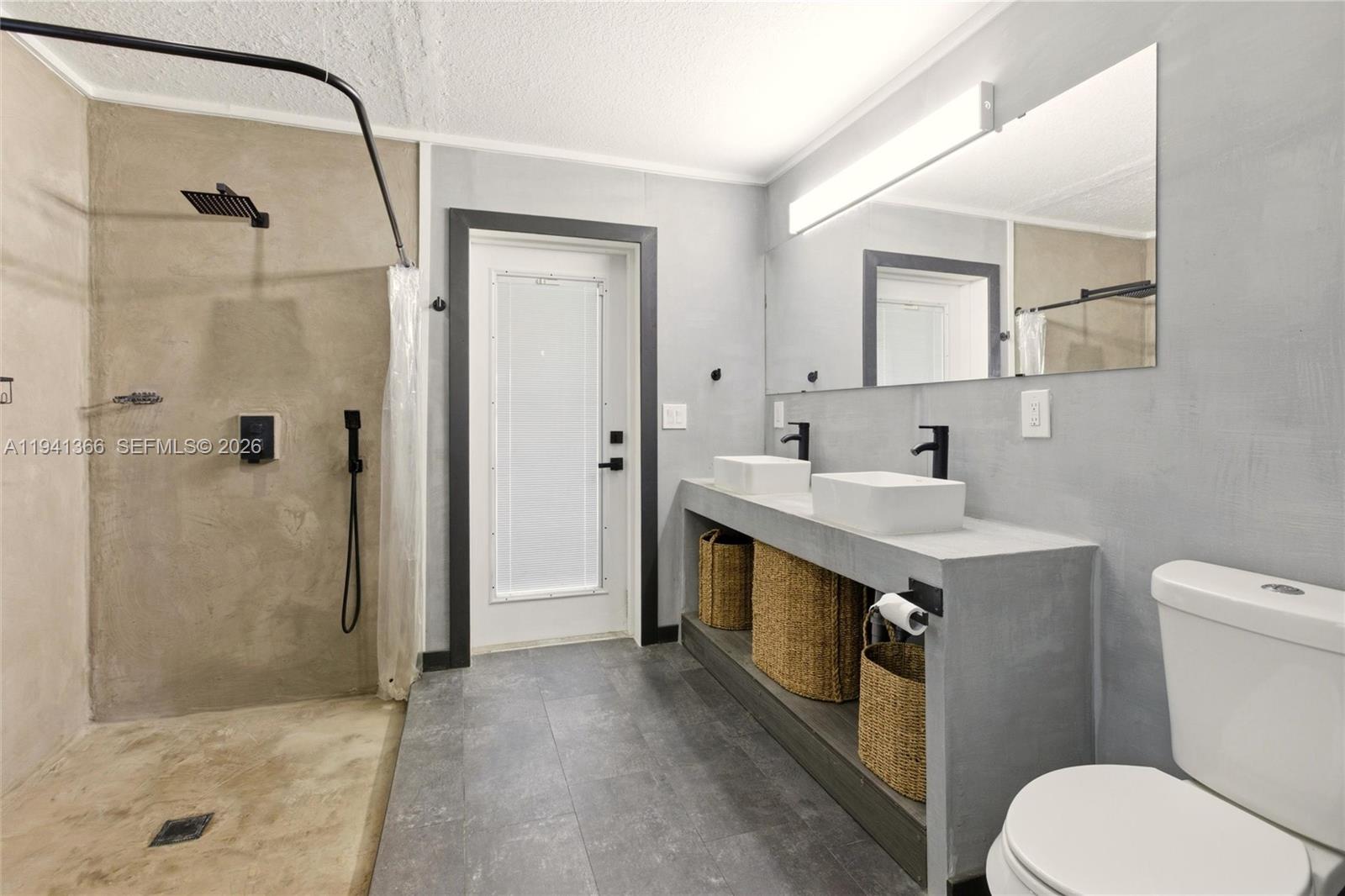 2124 Gardenview Road Sebring, FL 33870 - Photo 21 of 54 a bathroom with a sink a toilet and shower