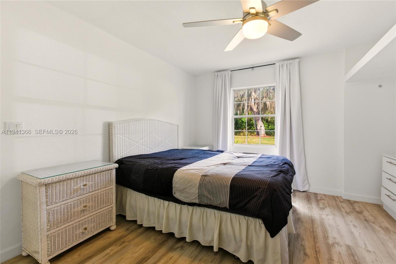 2124 Gardenview Road Sebring, FL 33870 - Photo 23 of 54 a bedroom with a bed and a window