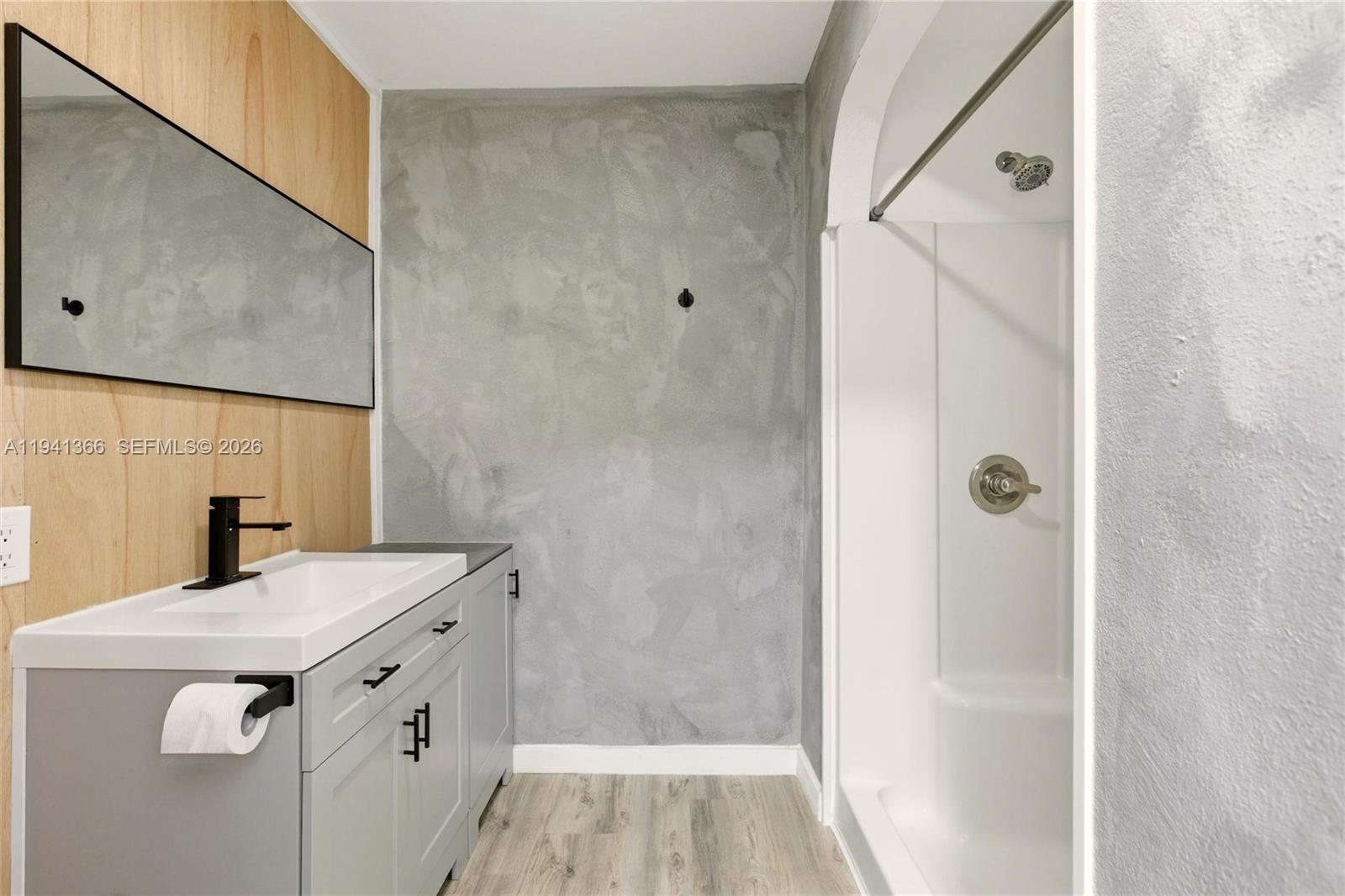 2124 Gardenview Road Sebring, FL 33870 - Photo 28 of 54 a bathroom with a sink a mirror and a shower