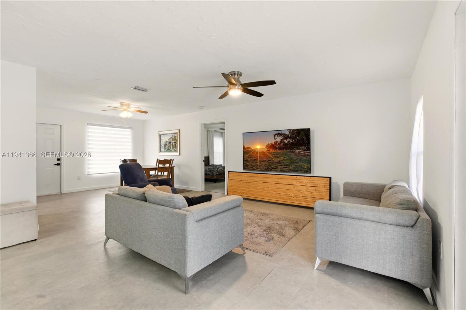 2124 Gardenview Road Sebring, FL 33870 - Photo 3 of 54 a living room with furniture and a ceiling fan