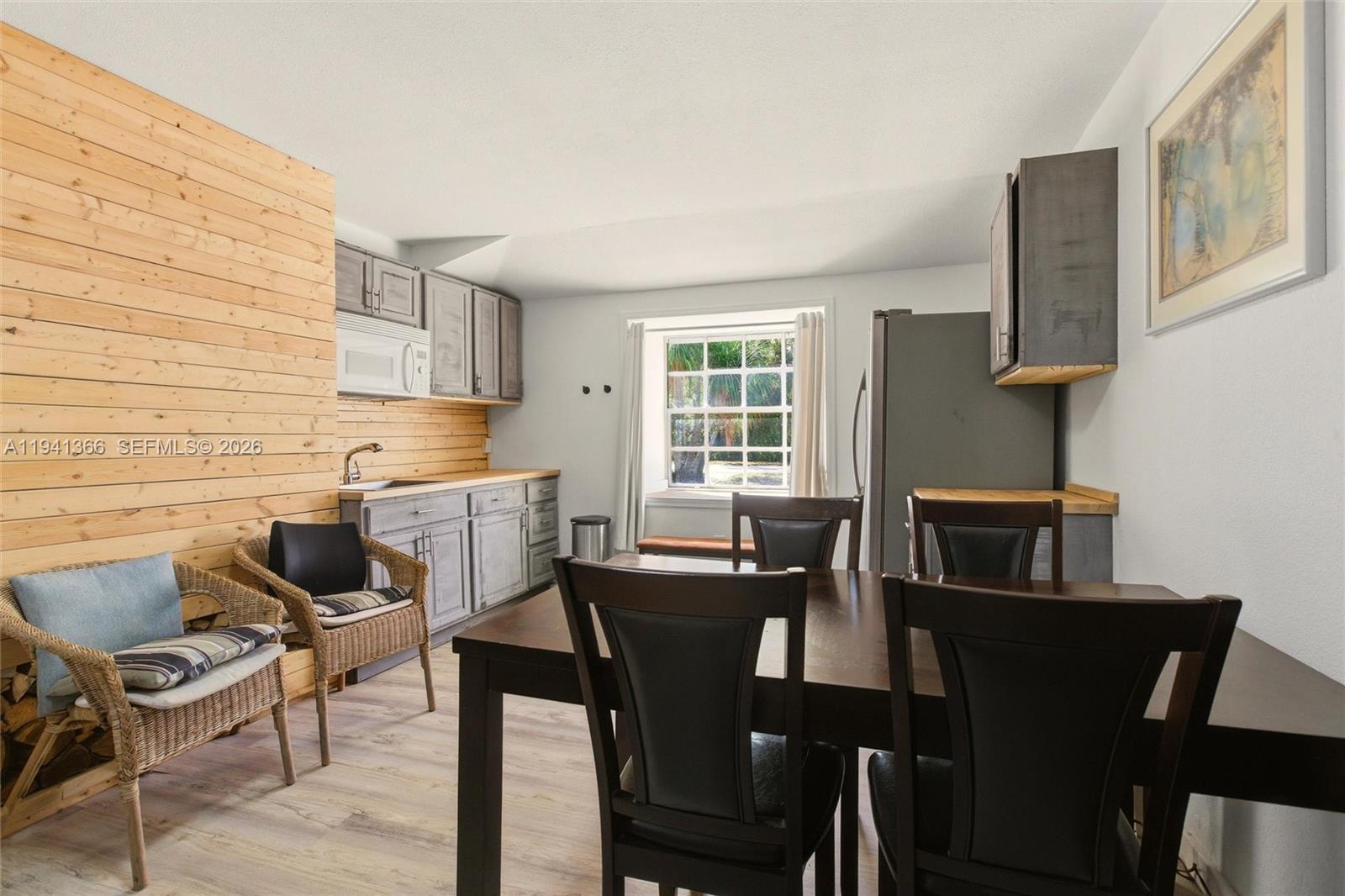 2124 Gardenview Road Sebring, FL 33870 - Photo 31 of 54 a view of a dining room with furniture and window