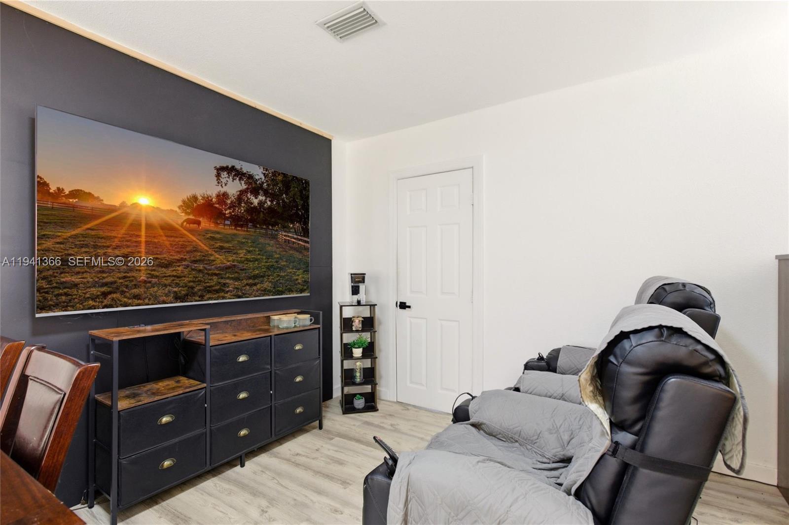 2124 Gardenview Road Sebring, FL 33870 - Photo 32 of 54 a living room with furniture