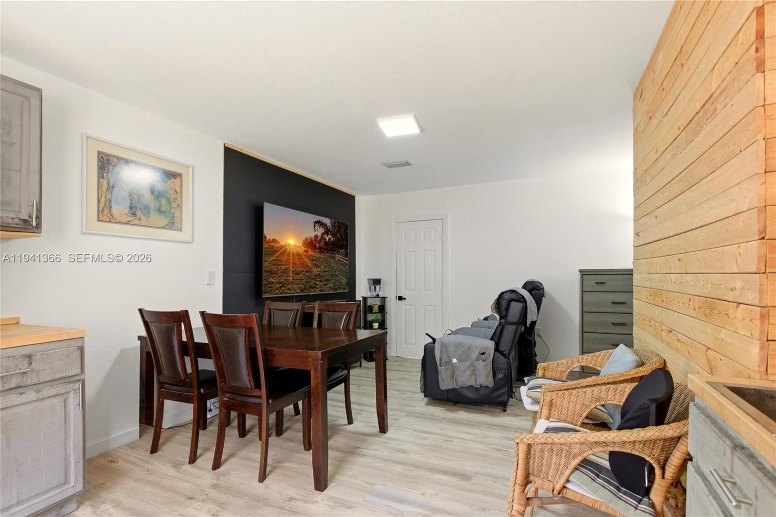 2124 Gardenview Road Sebring, FL 33870 - Photo 33 of 54 a view of a livingroom with furniture and furniture