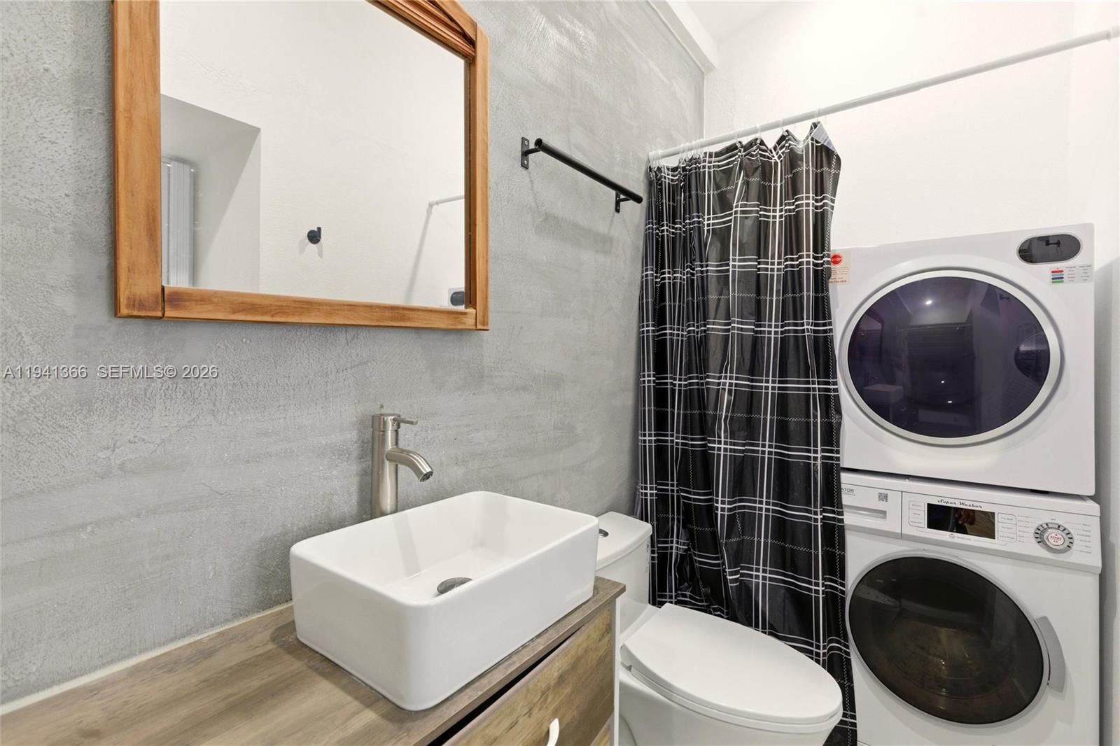 2124 Gardenview Road Sebring, FL 33870 - Photo 40 of 54 a bathroom with a sink a toilet and mirror