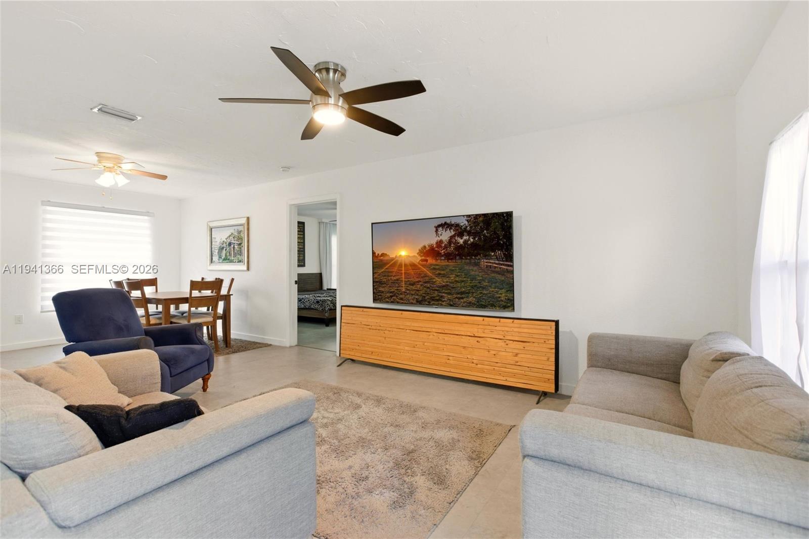 2124 Gardenview Road Sebring, FL 33870 - Photo 4 of 54 a living room with furniture and a flat screen tv