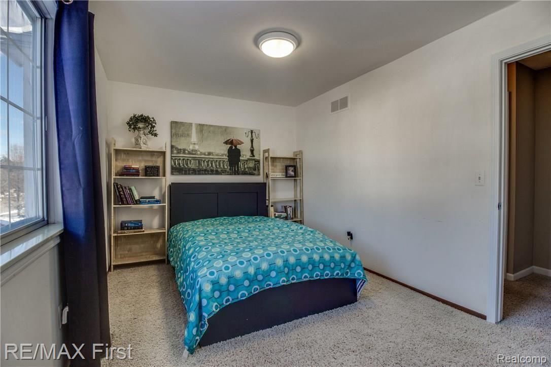 645 Baker Street Rochester, MI 48307 - Photo 30 of 39 interiors-32.jpg