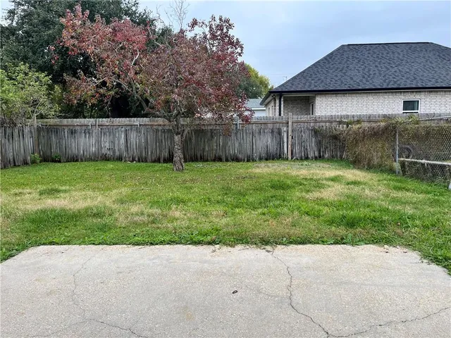 $1,150 | 215 East Genie Street, Chalmette, LA 70043