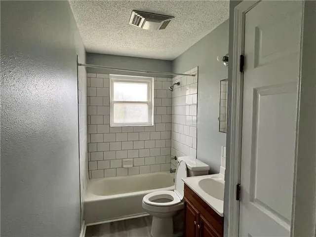 $1,150 | 215 East Genie Street, Chalmette, LA 70043