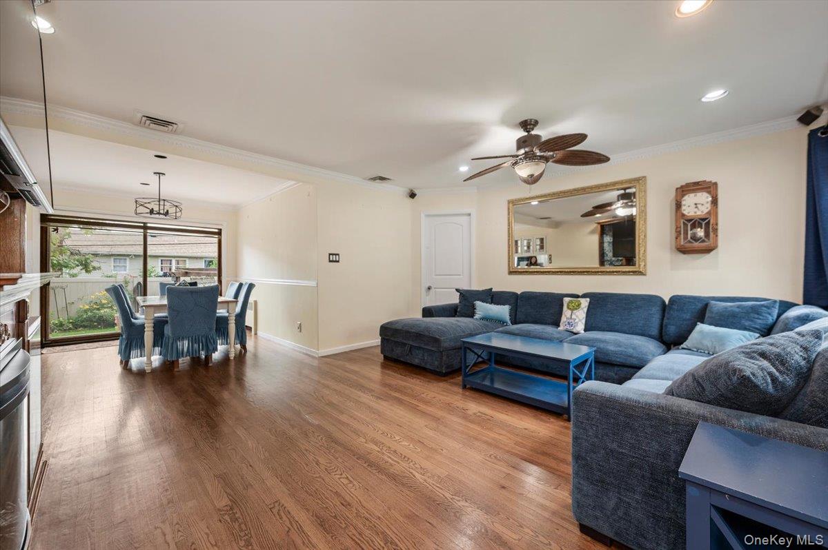 91 Flower Road Valley Stream, NY 11581 - Photo 4 of 28 Gallery Image 4