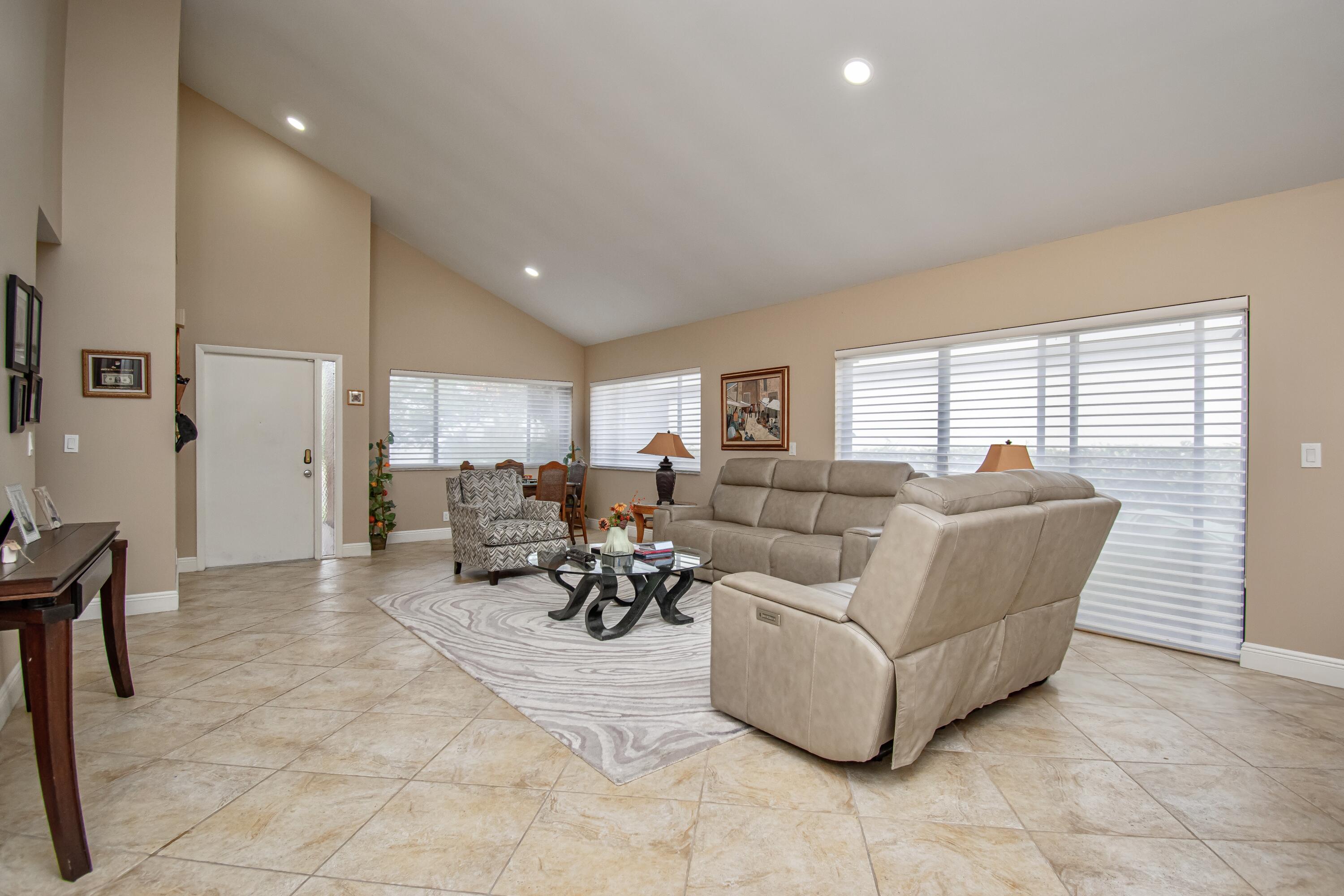 7566 Martinique Boulevard Boca Raton, FL 33433 - Photo 6 of 31 7DD22E5B-A575-436F-8BB7-BD966AFB31A0