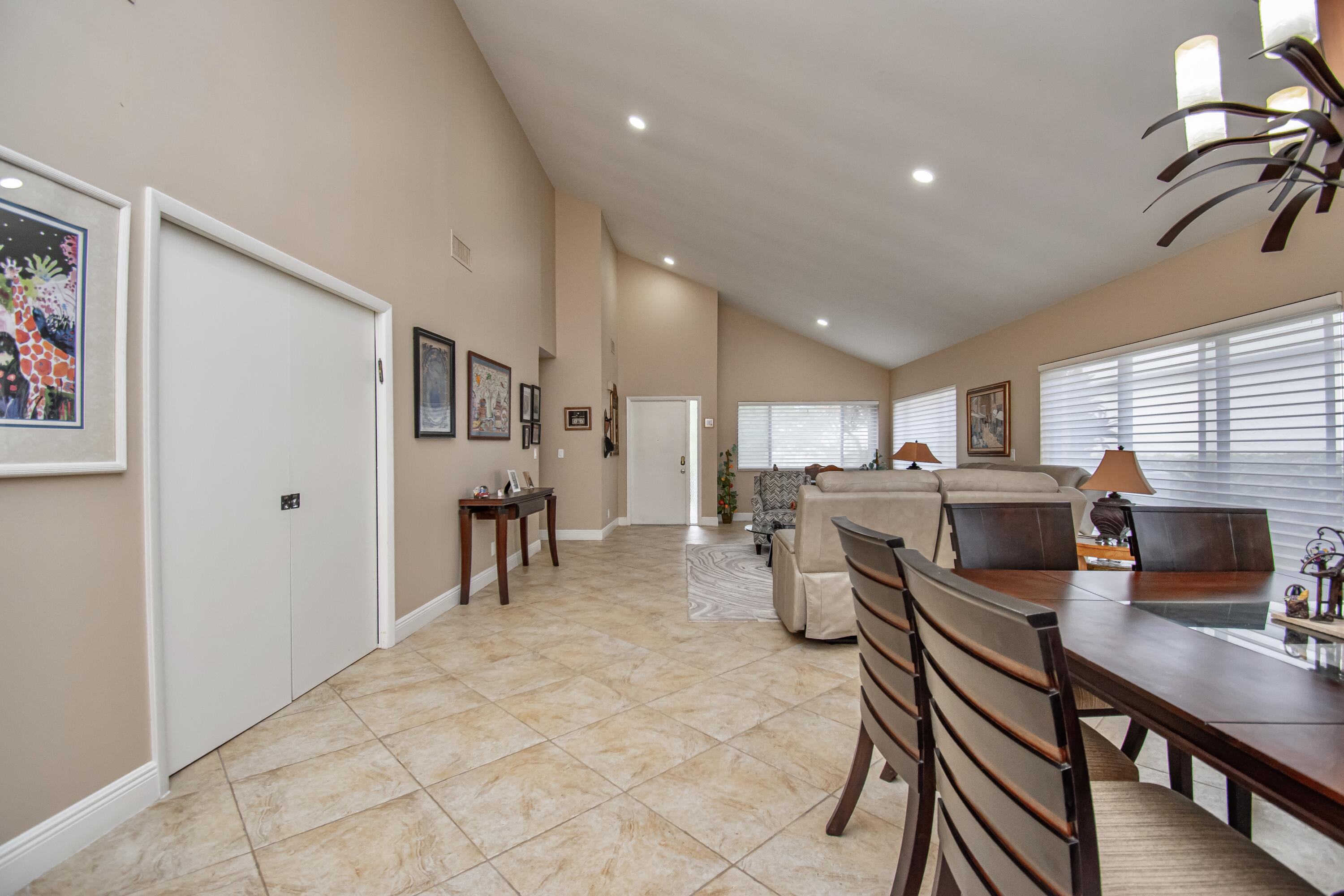 7566 Martinique Boulevard Boca Raton, FL 33433 - Photo 8 of 31 8F73984A-6696-44E3-B9E8-2B1668AA36EB