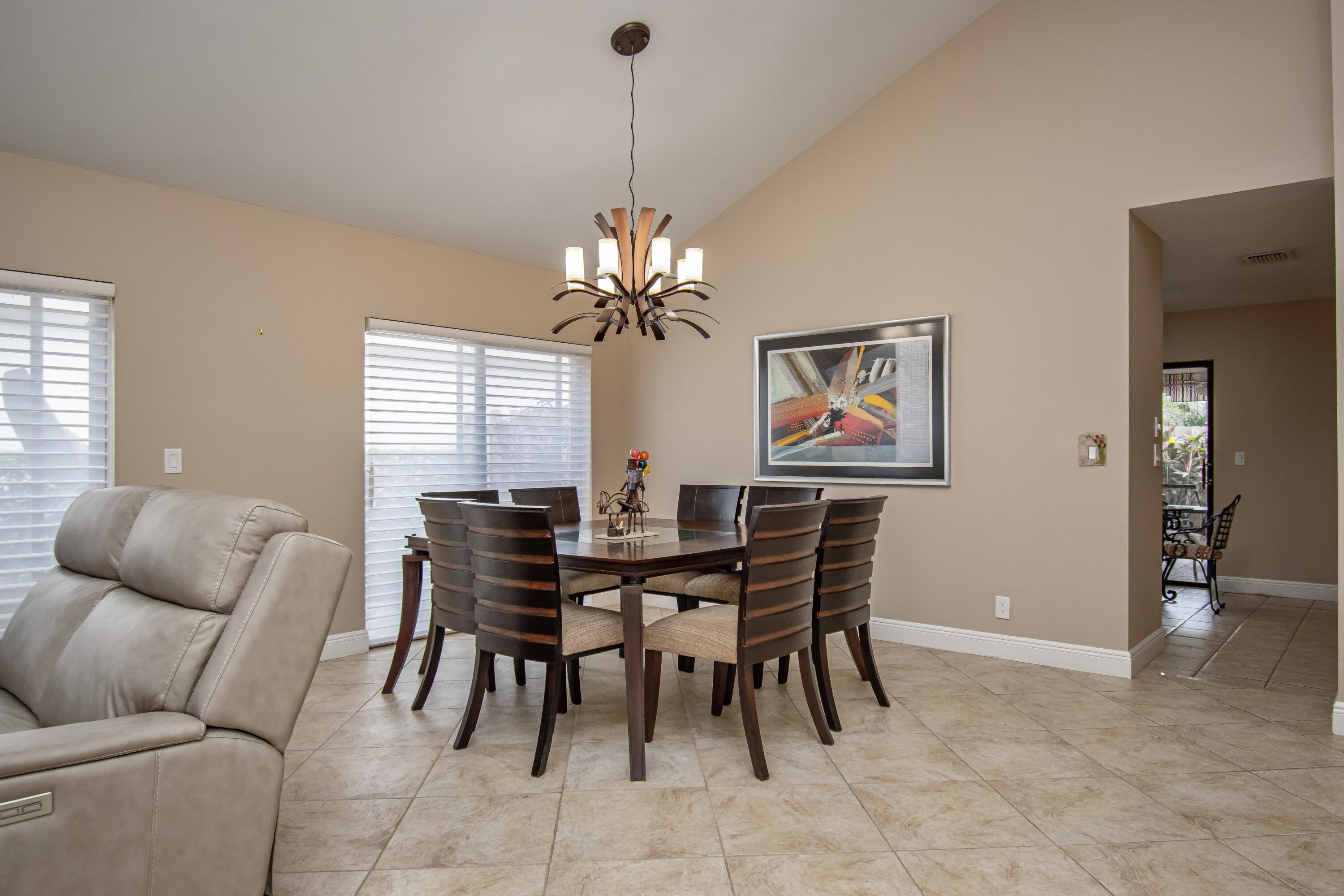 7566 Martinique Boulevard Boca Raton, FL 33433 - Photo 9 of 31 85FEF11D-4B9F-43B4-98EE-9F29D96850E3