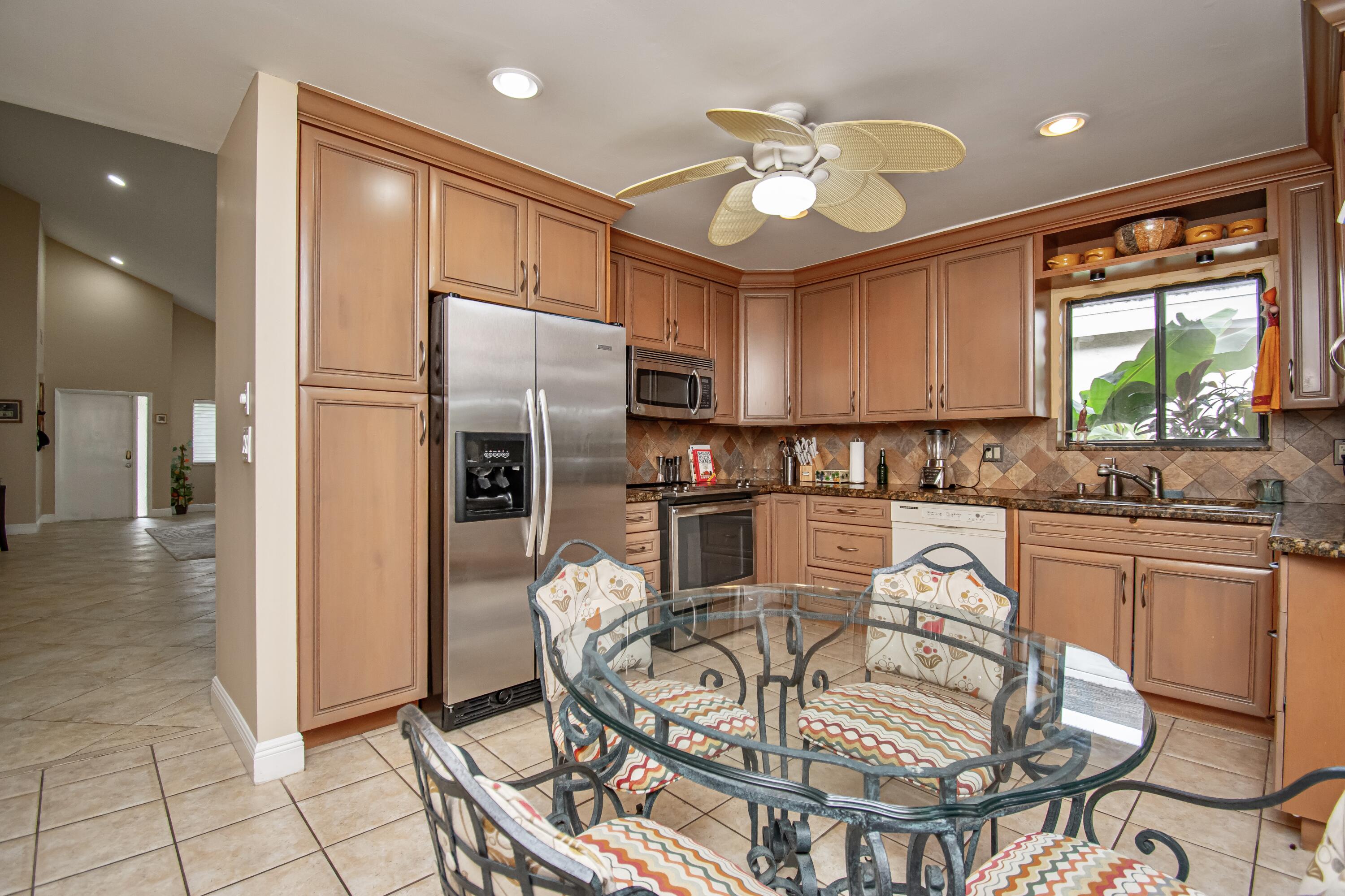 7566 Martinique Boulevard Boca Raton, FL 33433 - Photo 10 of 31 FB593AE7-1BFE-44C6-BCCA-85D6DF706799