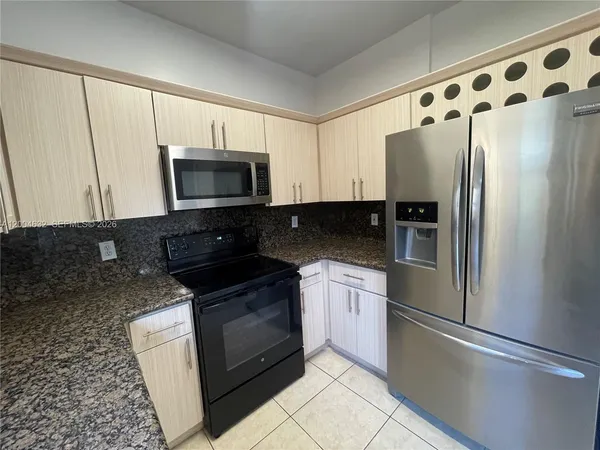 $3,200 | 8423 Northwest 138th Terrace, Unit 2804, Miami Lakes, FL 33016
