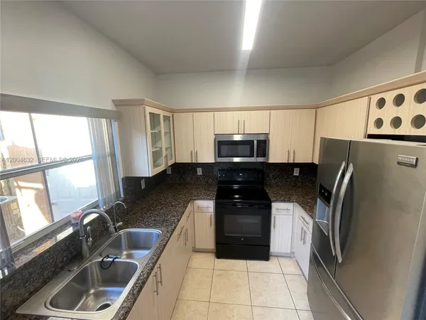 $3,200 | 8423 Northwest 138th Terrace, Unit 2804, Miami Lakes, FL 33016