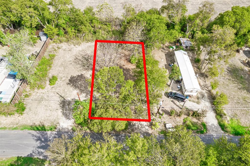 a view of a small yard