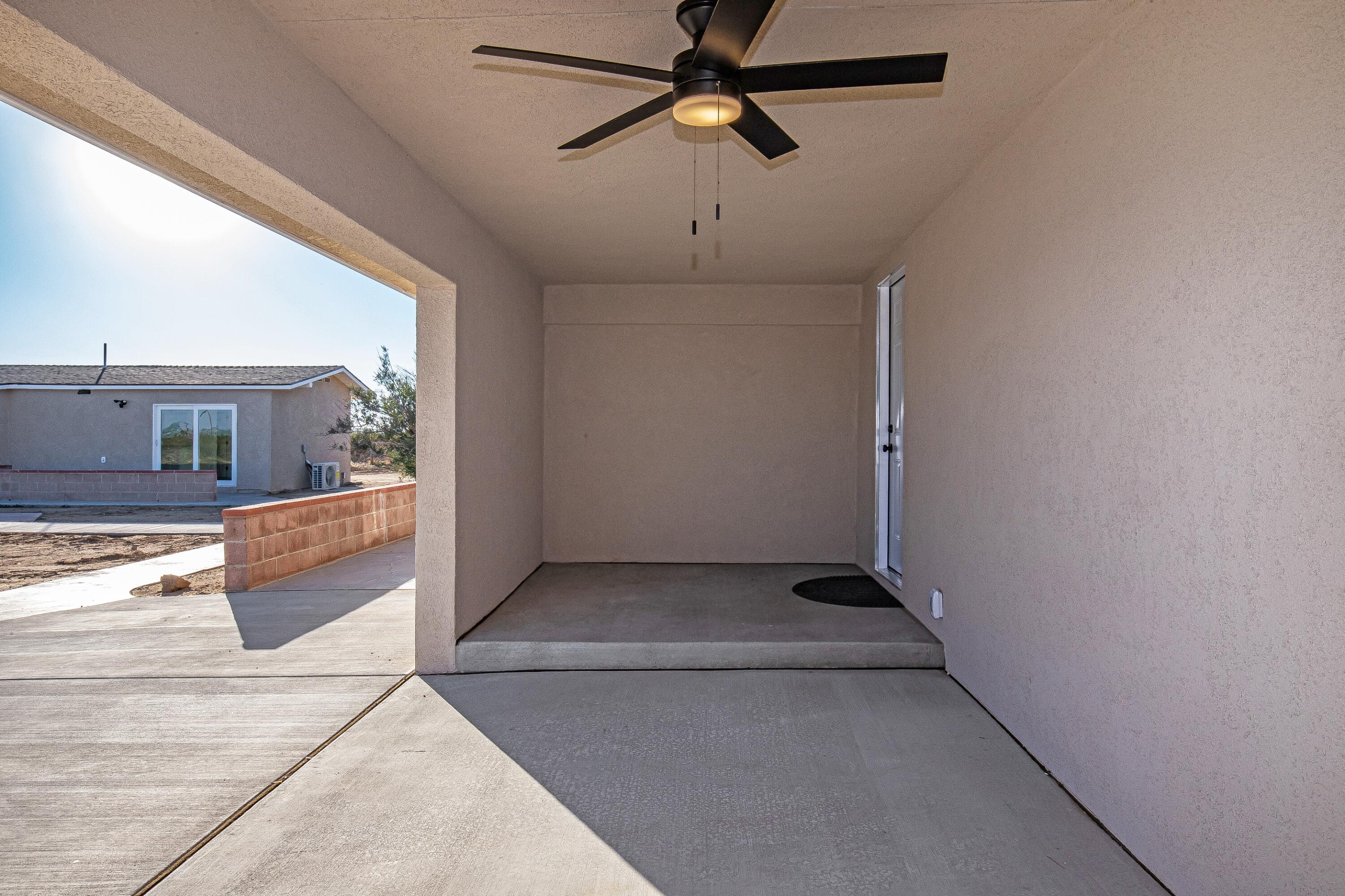 6532 Backus Road Mojave, CA 93501 - Photo 21 of 60 Enclosed patio- Main House