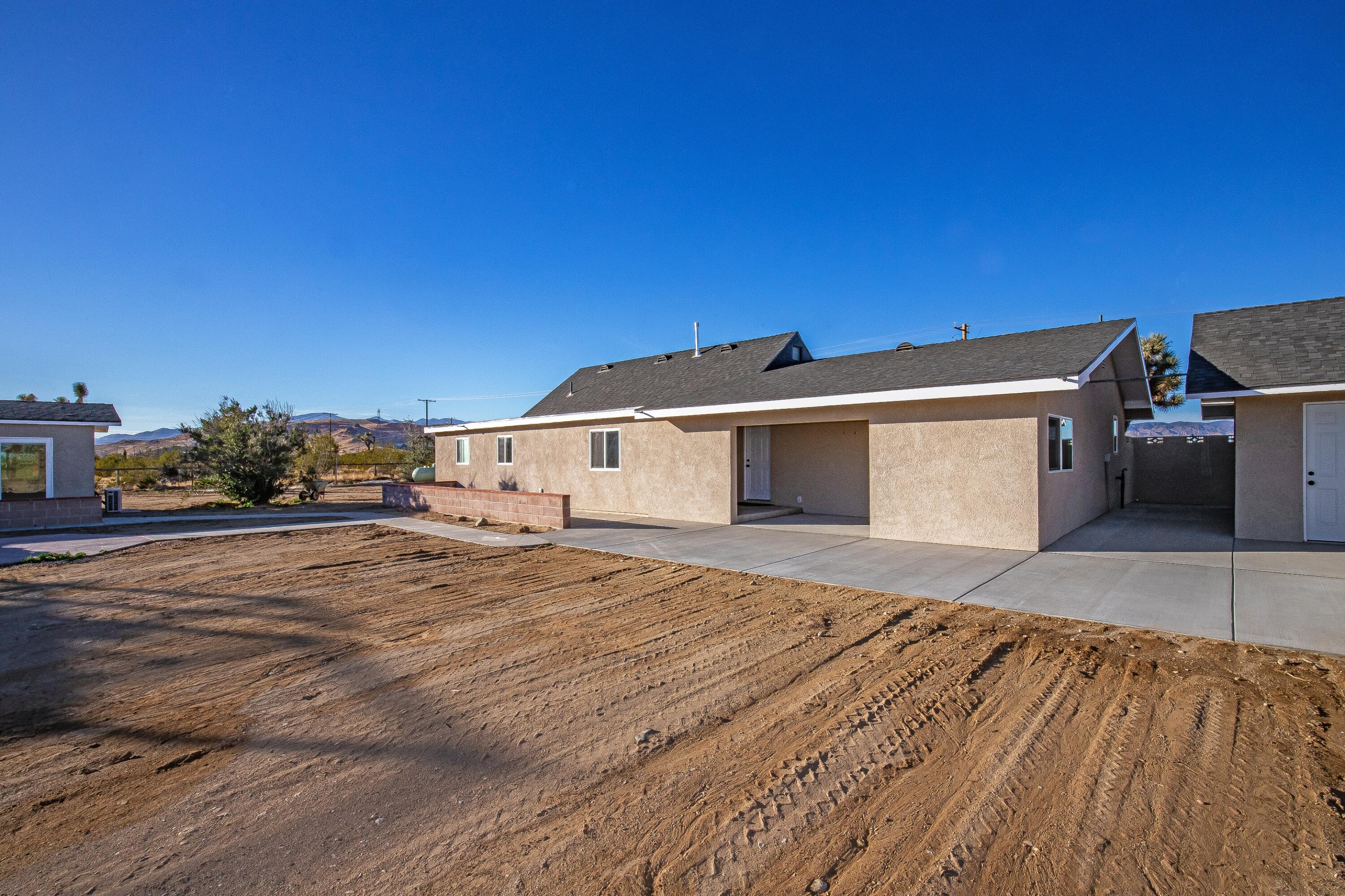 6532 Backus Road Mojave, CA 93501 - Photo 46 of 60 Main house- back patio