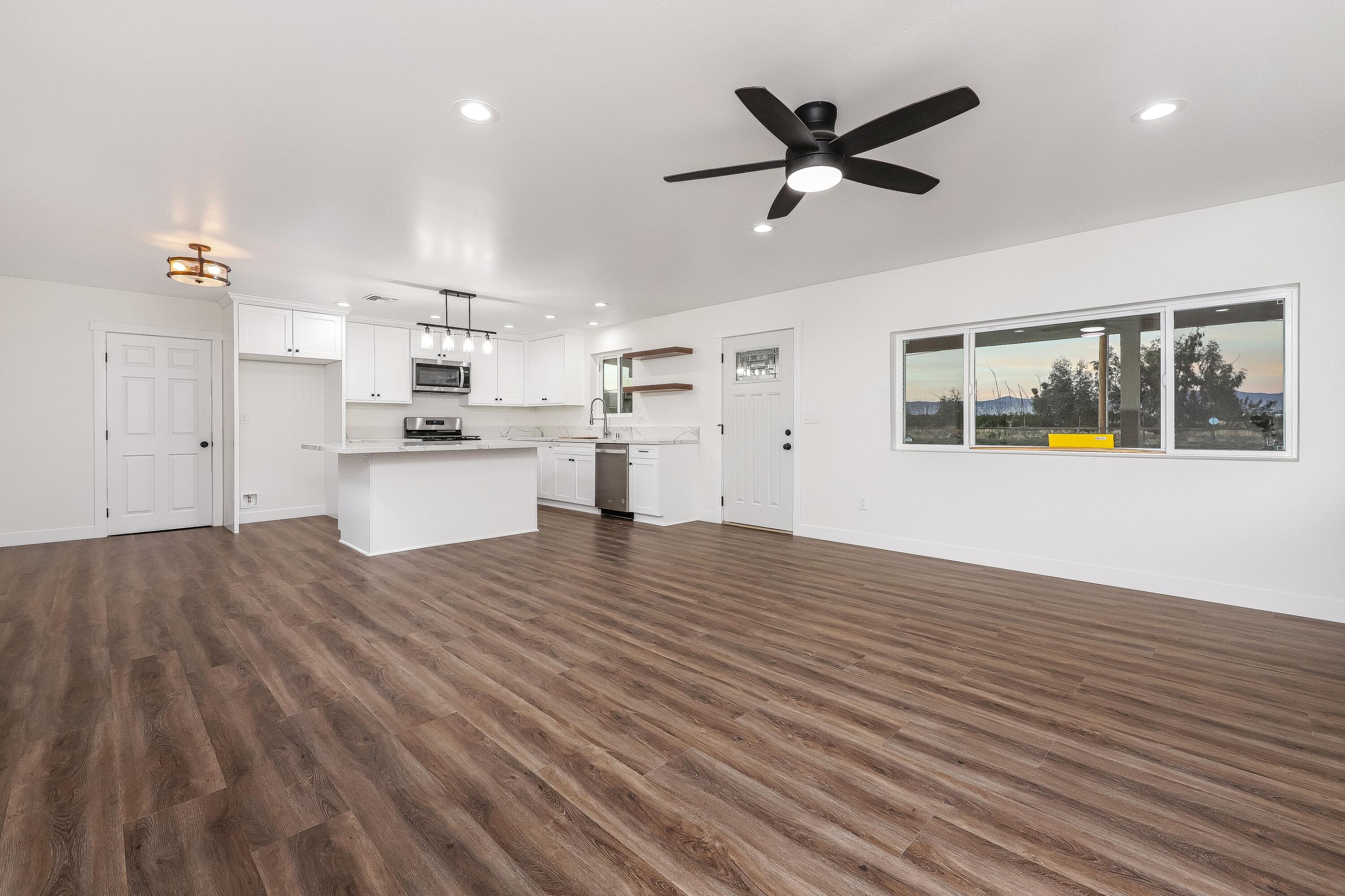 6532 Backus Road Mojave, CA 93501 - Photo 7 of 60 Main home- living room & Kitchen