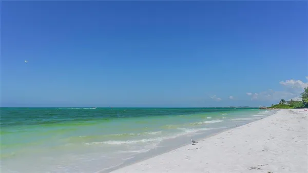 $595,000 | 119 Whispering Sands Circle, Unit V36, Sarasota, FL 34242