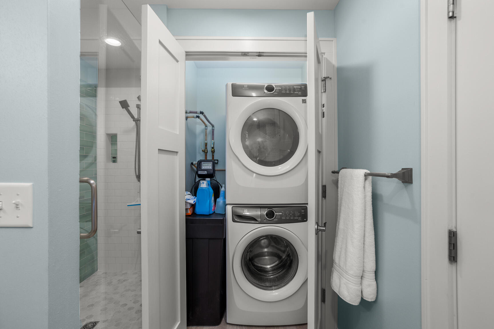 5638 West Peninsula Road Waterford, WI 53185 - Photo 27 of 70 washer and dryer