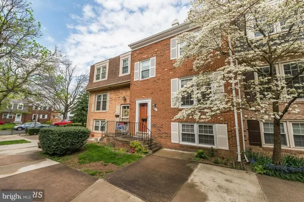 $3,650 | 317 East Nelson Avenue, Alexandria, VA 22301
