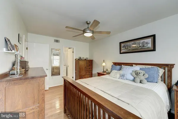 $3,650 | 317 East Nelson Avenue, Alexandria, VA 22301