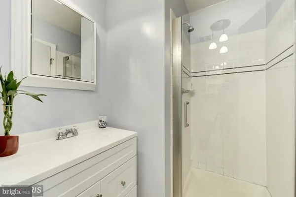 $3,650 | 317 East Nelson Avenue, Alexandria, VA 22301