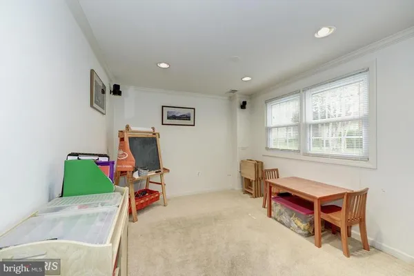 $3,650 | 317 East Nelson Avenue, Alexandria, VA 22301