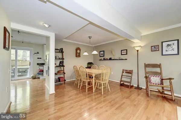 $3,650 | 317 East Nelson Avenue, Alexandria, VA 22301