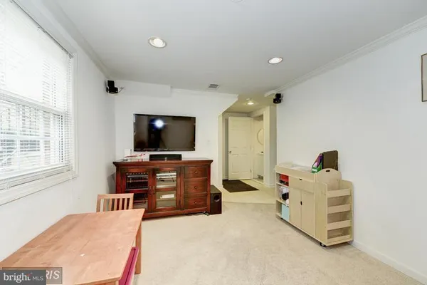 $3,650 | 317 East Nelson Avenue, Alexandria, VA 22301