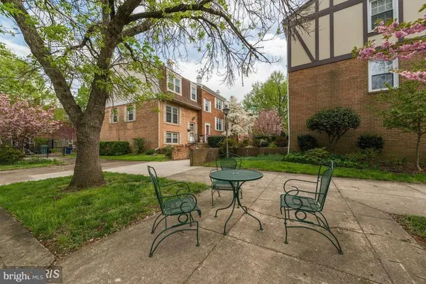 $3,650 | 317 East Nelson Avenue, Alexandria, VA 22301