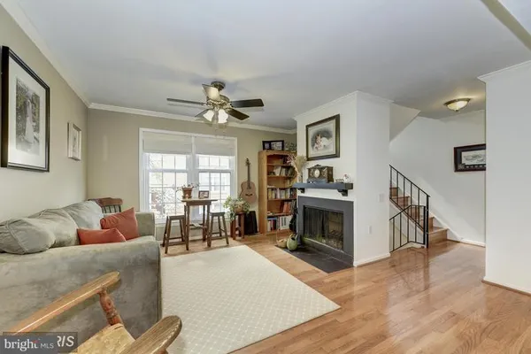 $3,650 | 317 East Nelson Avenue, Alexandria, VA 22301