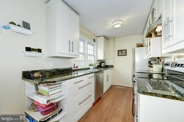 $3,650 | 317 East Nelson Avenue, Alexandria, VA 22301