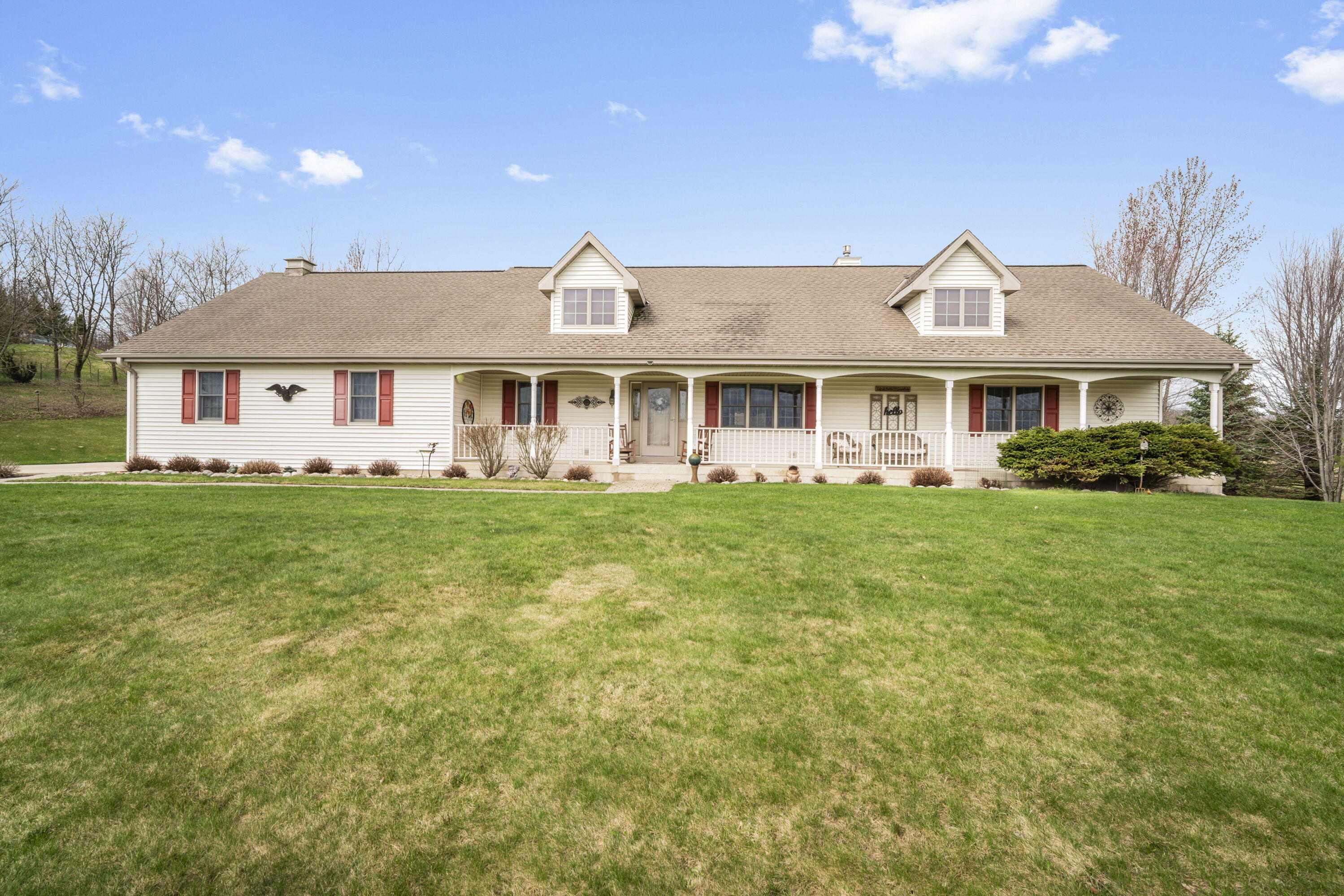 7475 Country View Lane West Bend, WI 53090 - Photo 1 of 46 1_imgDSC06383