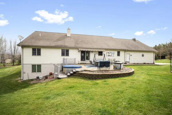 $749,900 | 7475 Country View Lane, West Bend, WI 53090