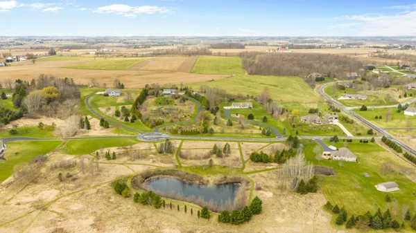 $749,900 | 7475 Country View Lane, West Bend, WI 53090