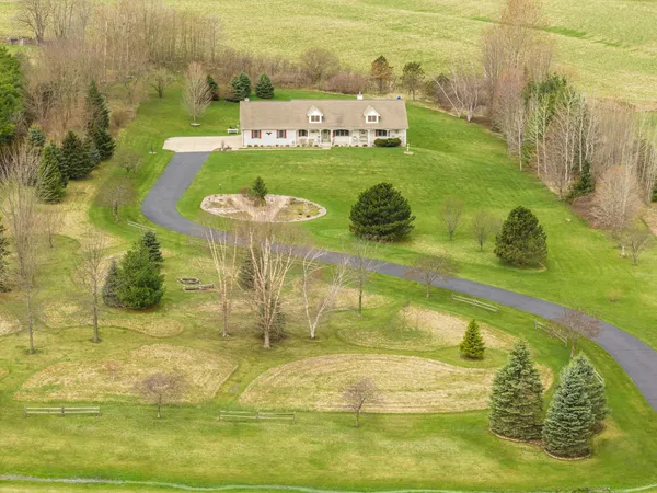 $749,900 | 7475 Country View Lane, West Bend, WI 53090