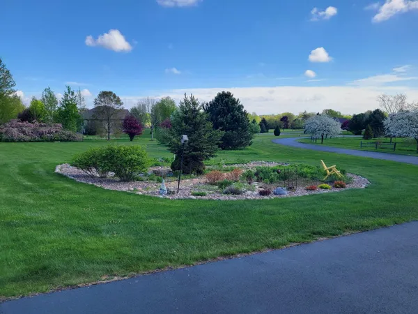 $749,900 | 7475 Country View Lane, West Bend, WI 53090